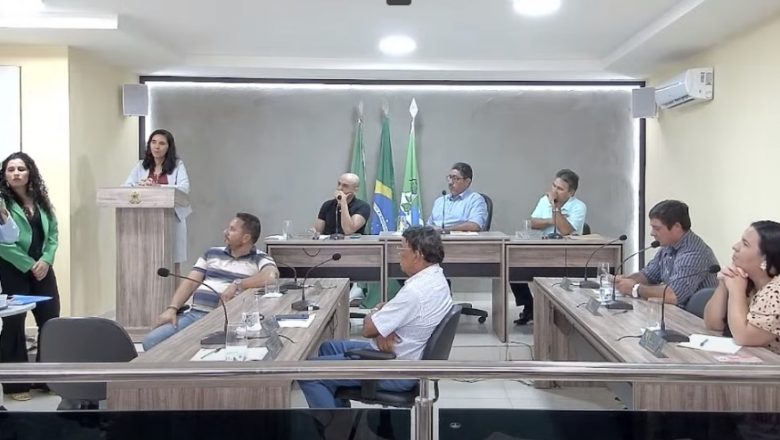 SECRETARIA DE SAÚDE É CONVOCADA E PARTICIPA DE SESSÃO NA CÂMARA MUNICIPAL