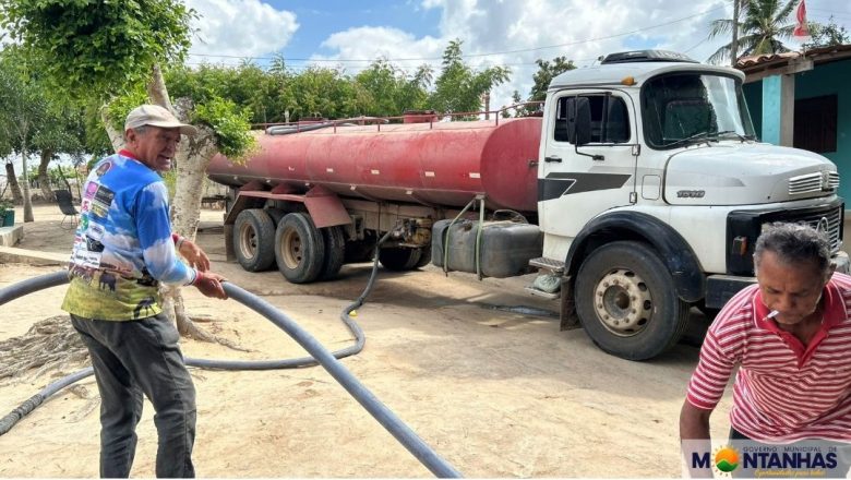 RETOMADA A DISTRIBUIÇÃO DE ÁGUA EM CARROS-PIPAS NA ÁREA RURAL DE MONTANHAS